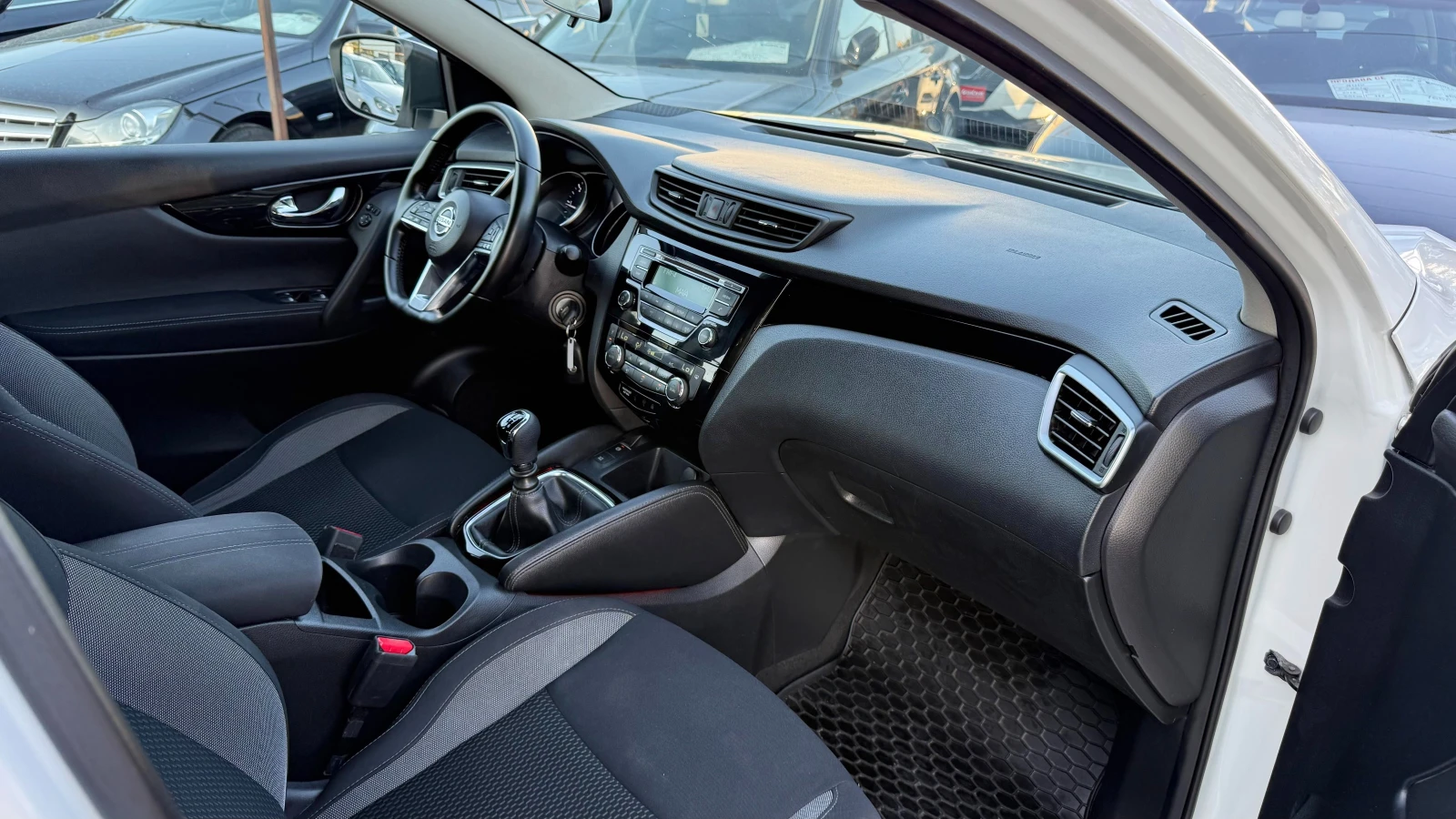 Nissan Qashqai 1.5DCI FACELIFT EURO-6B, снимка 8 - Автомобили и джипове - 55619219