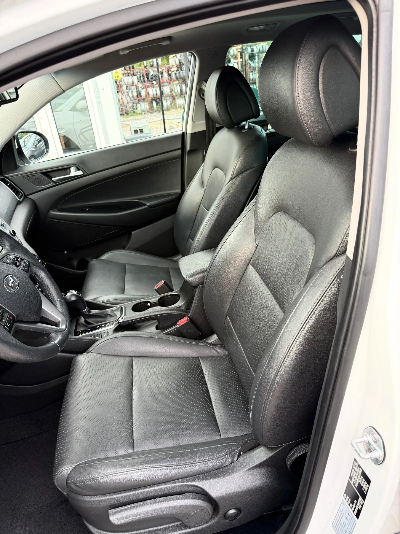 Hyundai Tucson 2.0CRDI 185к.с 4WD Швейцария, снимка 9 - Автомобили и джипове - 55837786