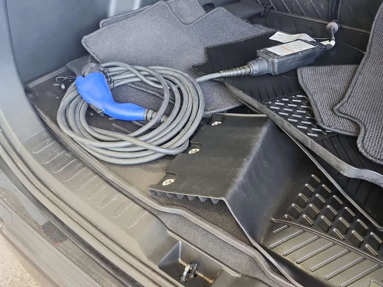 Toyota Rav4 PRIME * PLUG-IN HYBRID * XSE * AWD * ARFAX * , снимка 15 - Автомобили и джипове - 56178123