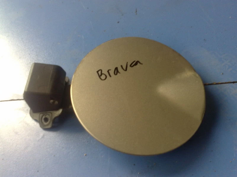 капачка за резервоар външна за Фиат Брава 99г. (сива)