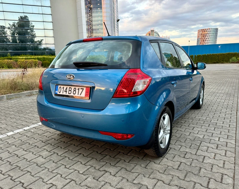 Kia Ceed 1.6i Перфектна !, снимка 5 - Автомобили и джипове - 46728435