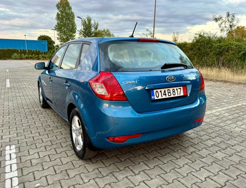 Kia Ceed 1.6i Перфектна !, снимка 3 - Автомобили и джипове - 46728435