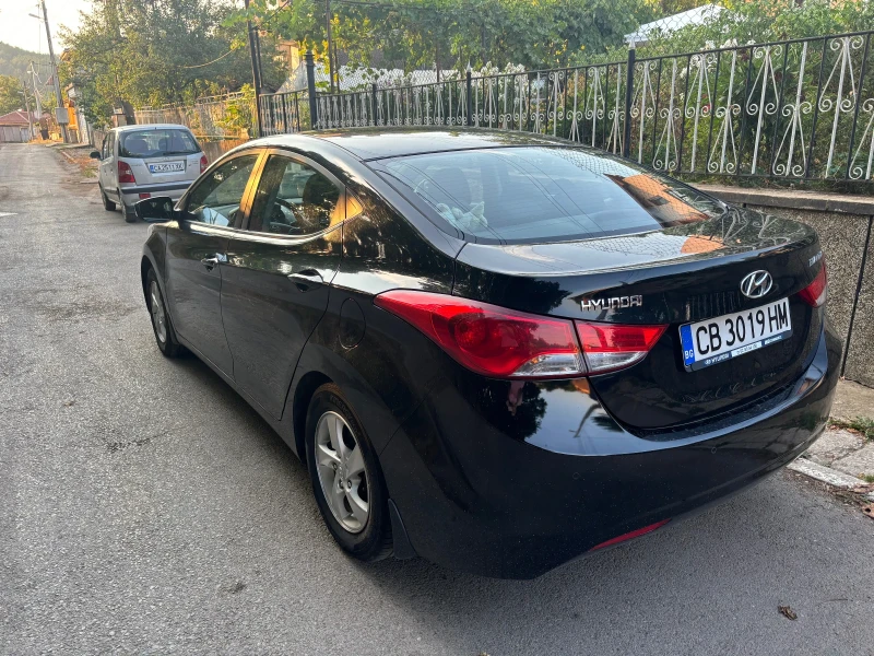 Hyundai Elantra, снимка 2 - Автомобили и джипове - 46930634