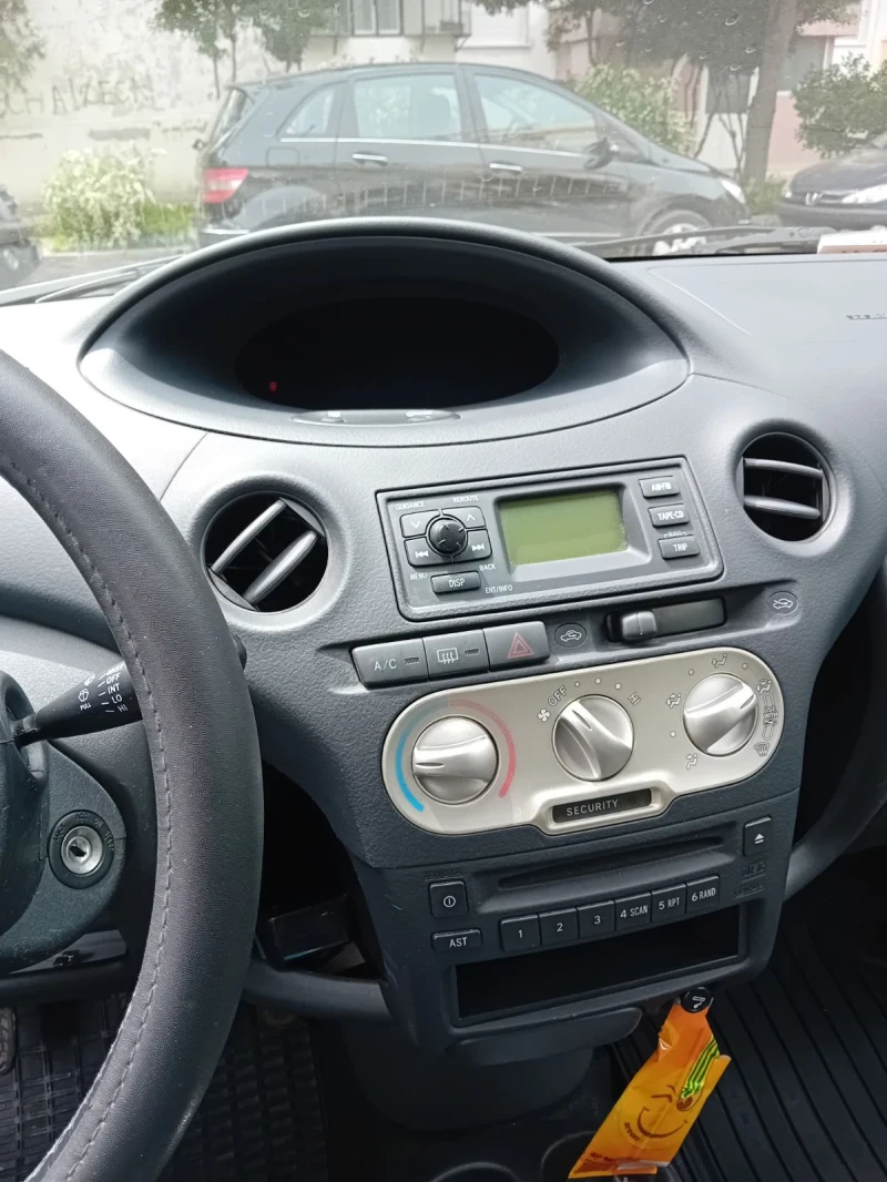 Toyota Yaris 1000 кубика 4ри цилиндъра, снимка 4 - Автомобили и джипове - 47162232