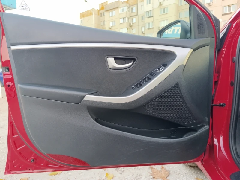 Hyundai I30 1.6 CRDi GO!Navi!Panorama!!!, снимка 14 - Автомобили и джипове - 48018190