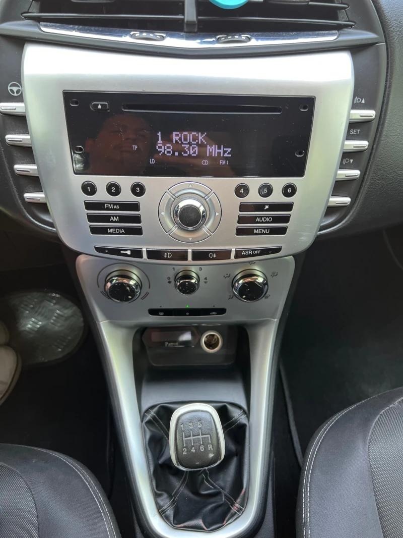 Lancia Delta 1.6 MJT , снимка 13 - Автомобили и джипове - 52365762