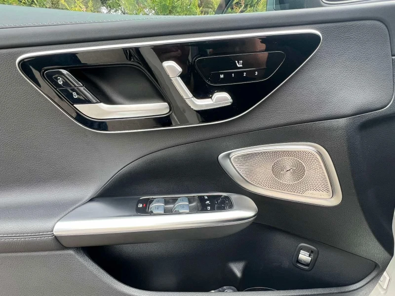Mercedes-Benz C 300, снимка 11 - Автомобили и джипове - 52328027