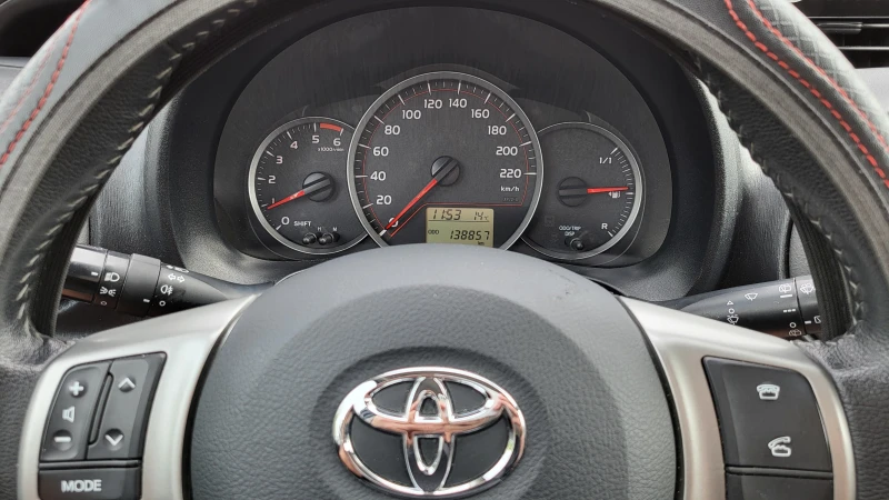 Toyota Yaris 1, 4 D-4D, снимка 12 - Автомобили и джипове - 52018031