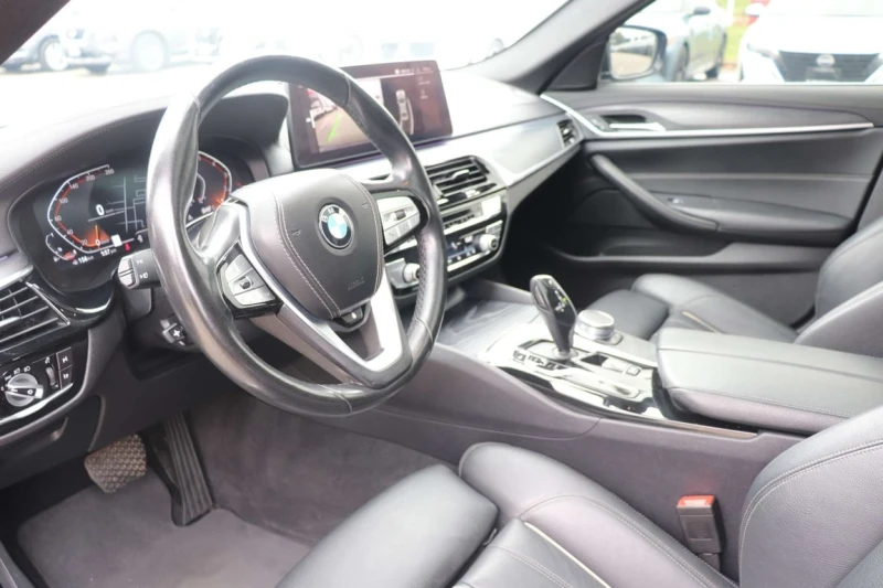 BMW 530 xDrive * CARFAX * Headup * ПОДГРЕВИ, снимка 13 - Автомобили и джипове - 53340612