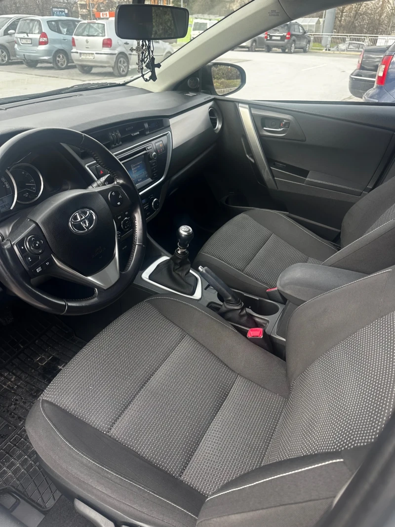 Toyota Auris, снимка 14 - Автомобили и джипове - 53495682