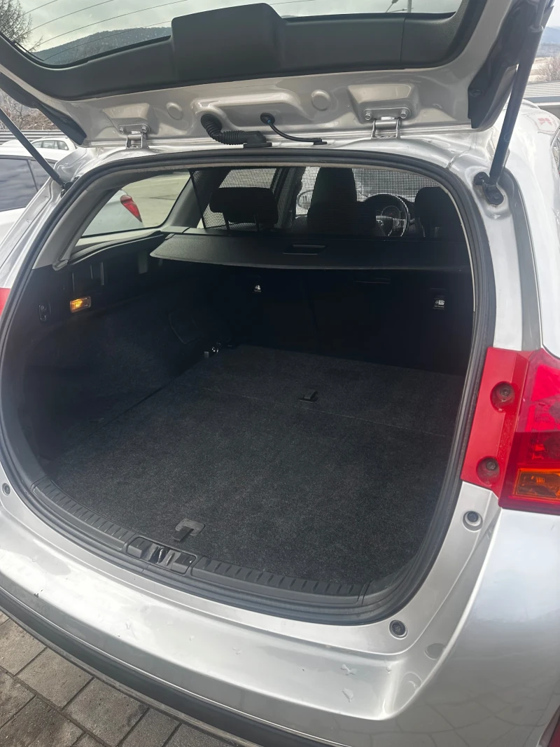 Toyota Auris, снимка 5 - Автомобили и джипове - 53495682