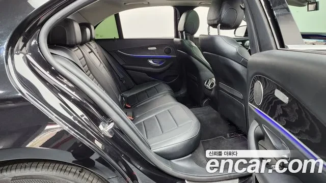 Mercedes-Benz E 300 4MATIC Avnatgarde, снимка 16 - Автомобили и джипове - 54098570
