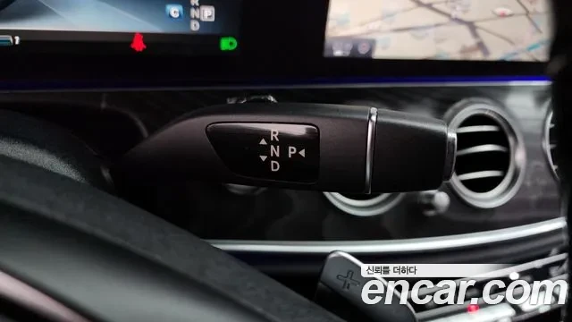 Mercedes-Benz E 300 4MATIC Avnatgarde, снимка 14 - Автомобили и джипове - 54098570