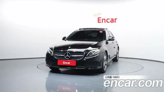 Mercedes-Benz E 300 4MATIC Avnatgarde, снимка 2 - Автомобили и джипове - 54098570