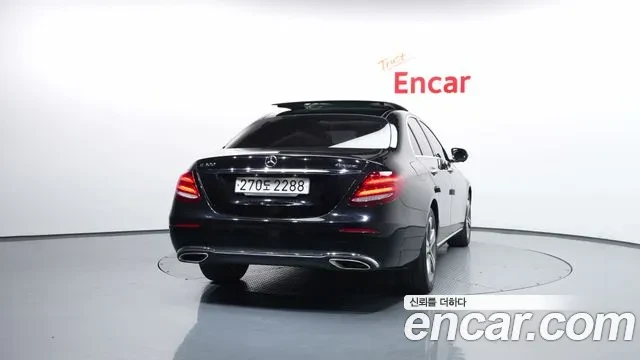 Mercedes-Benz E 300 4MATIC Avnatgarde, снимка 4 - Автомобили и джипове - 54098570