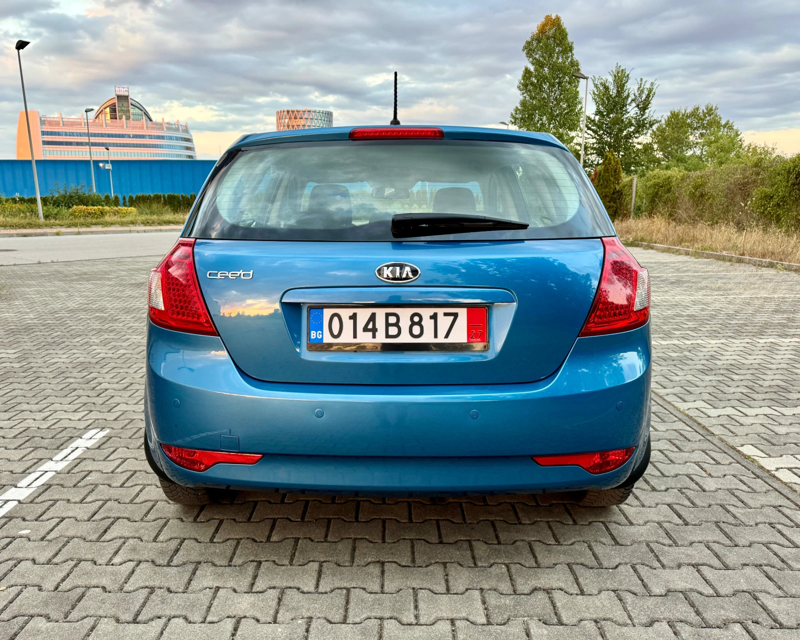 Kia Ceed 1.6i Перфектна ! - изображение 4