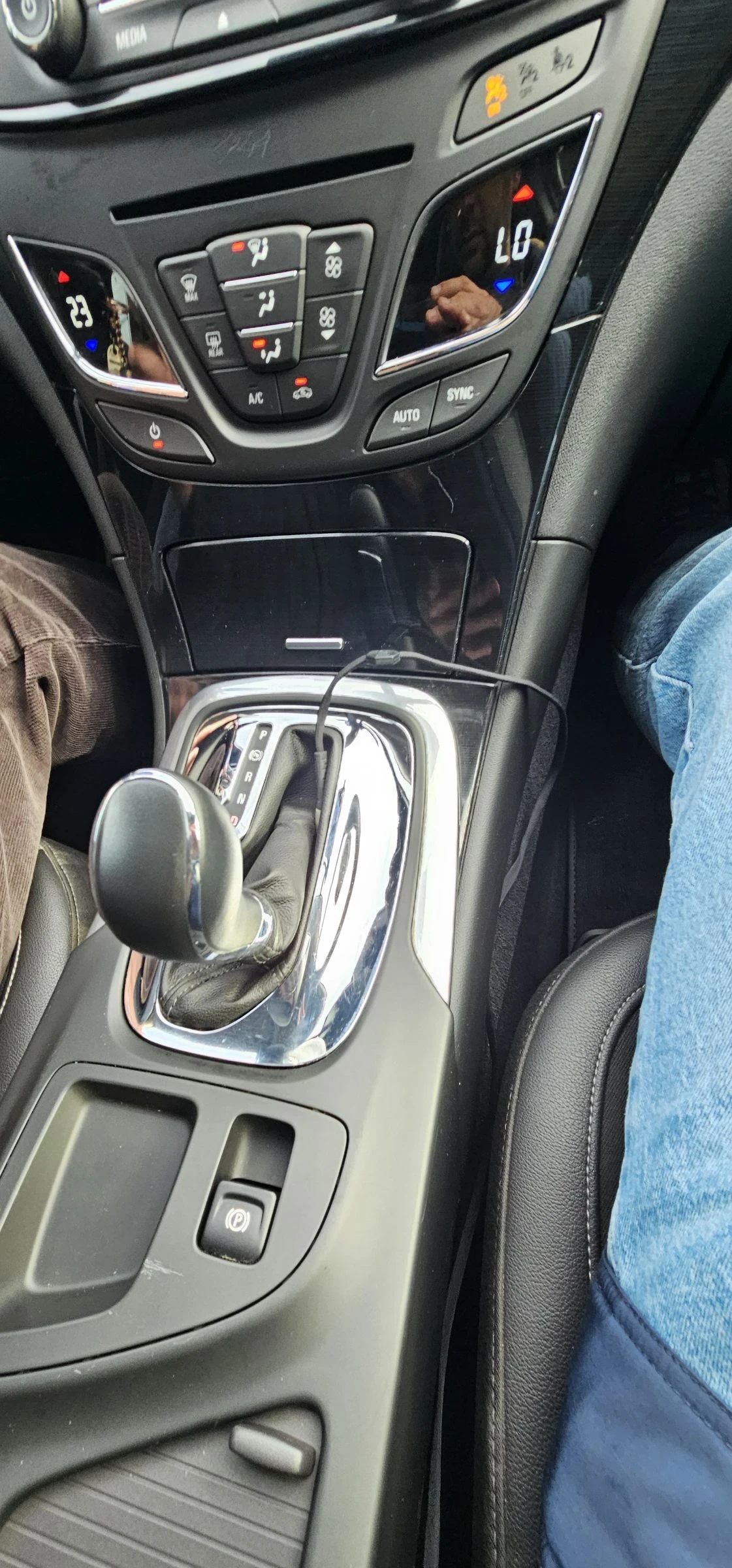 Opel Insignia 2.0DTH 170кс Automatic - изображение 10
