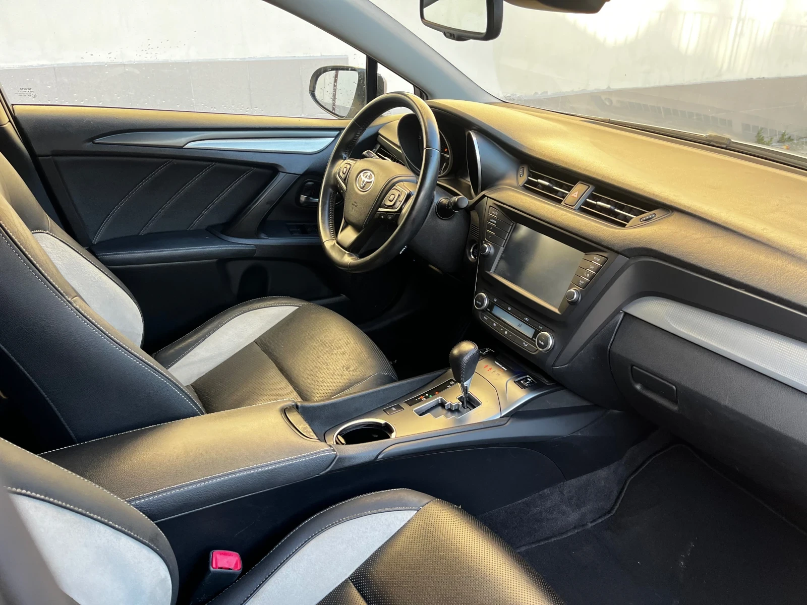 Toyota Avensis 1.8i 147к.с. - изображение 5