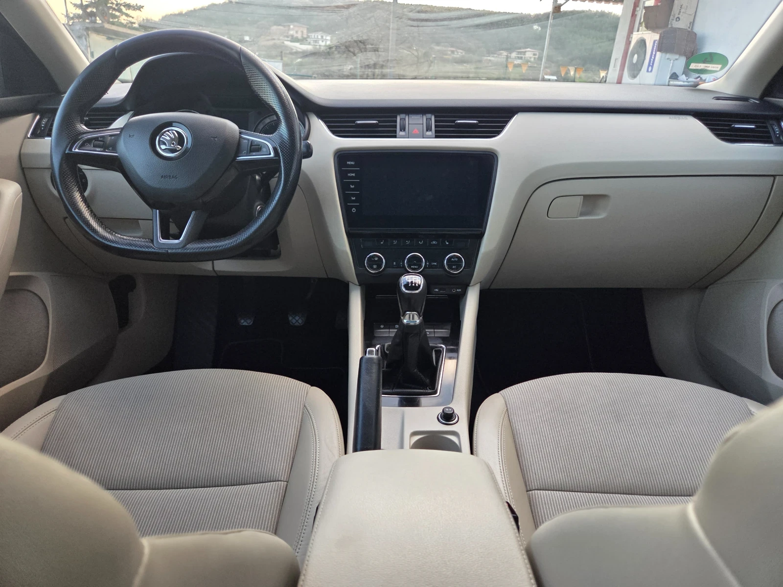 Skoda Octavia 2.0 TDI Панорама Печка Амбиент Keyless Led, снимка 9 - Автомобили и джипове - 54102147