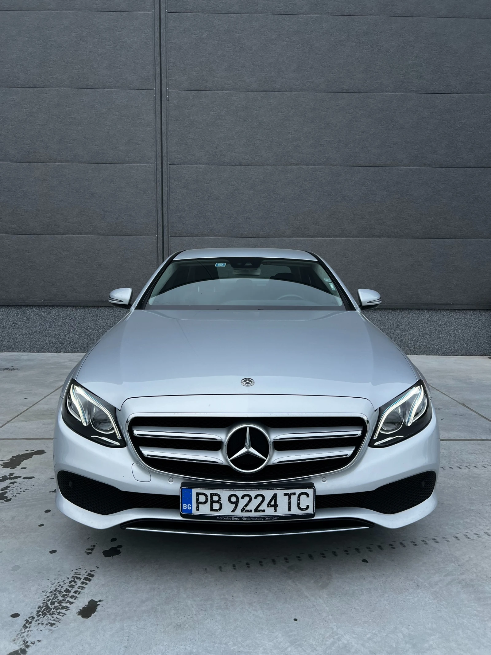 Mercedes-Benz E 220, снимка 5 - Автомобили и джипове - 54404180