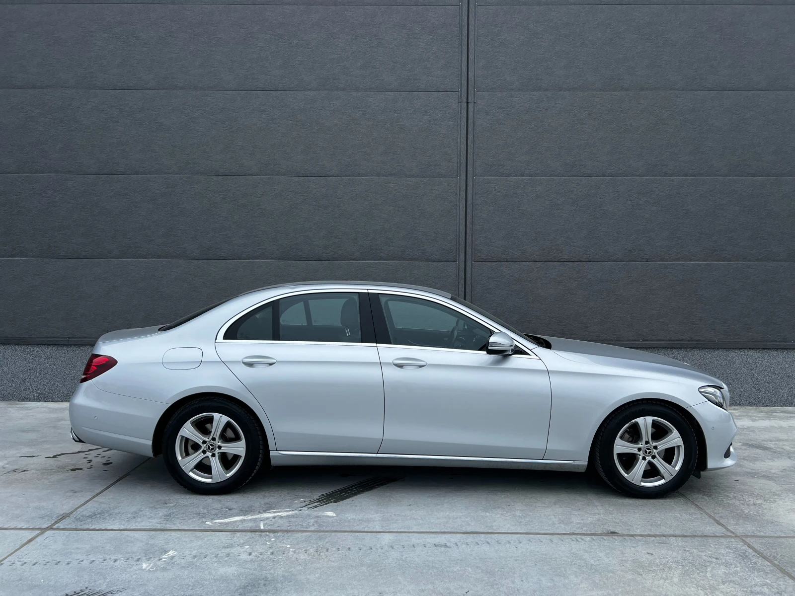 Mercedes-Benz E 220, снимка 7 - Автомобили и джипове - 54404180