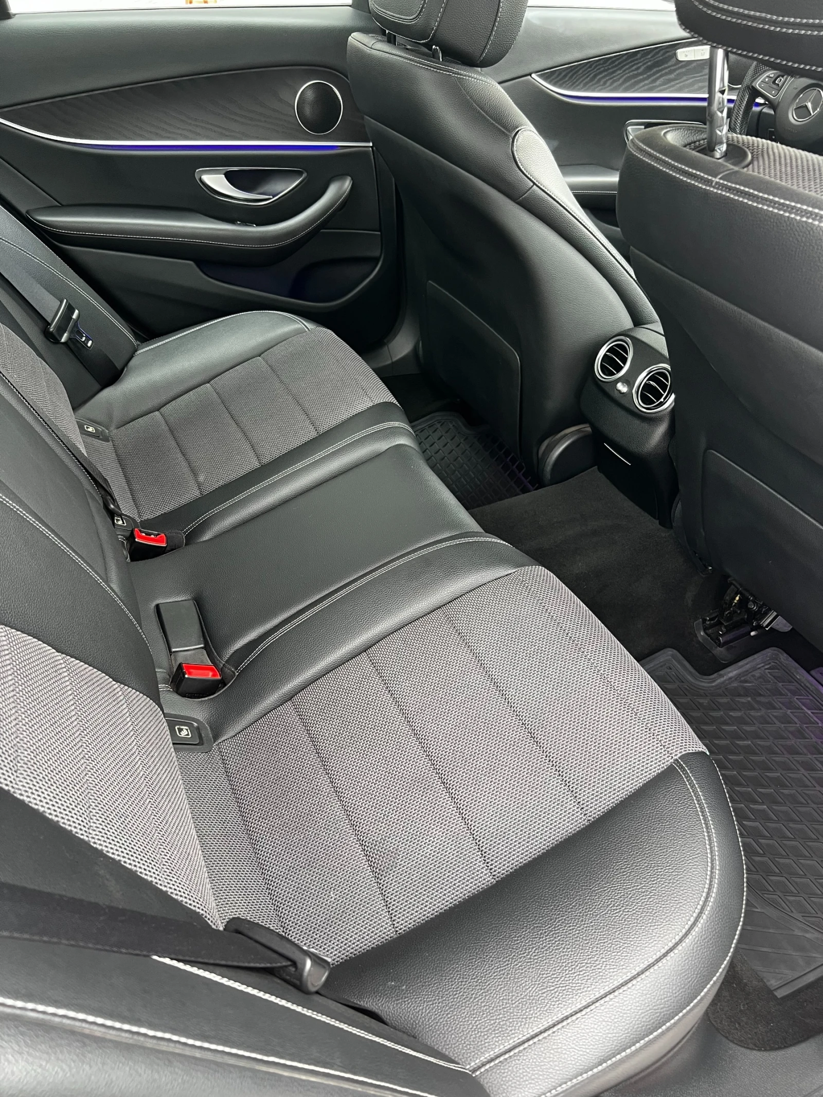 Mercedes-Benz E 220, снимка 13 - Автомобили и джипове - 54404180
