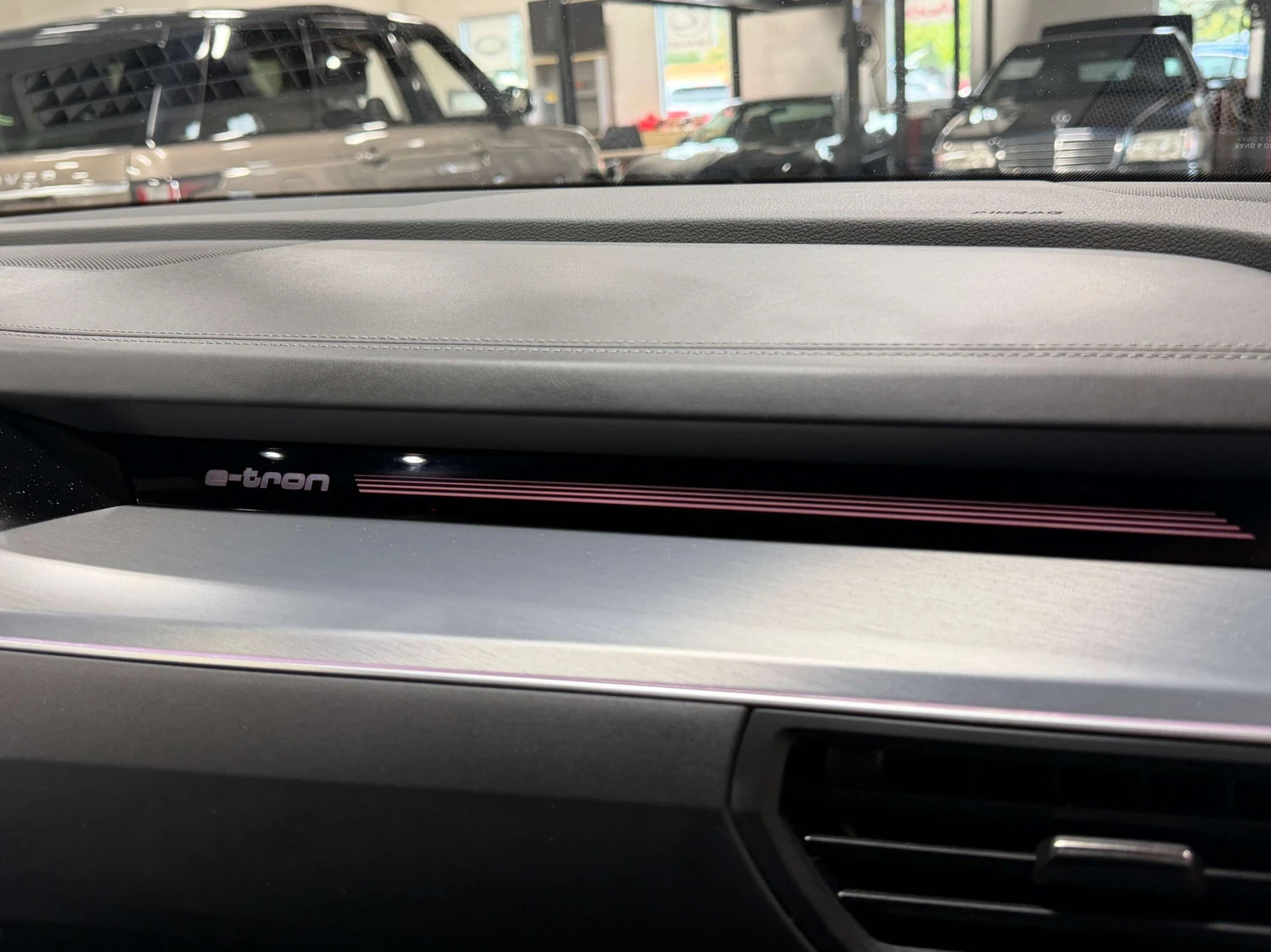Audi E-Tron Technik quattro S-Line - 360 CAMERA - ЦЕНА ДО БГ, снимка 12 - Автомобили и джипове - 54824675