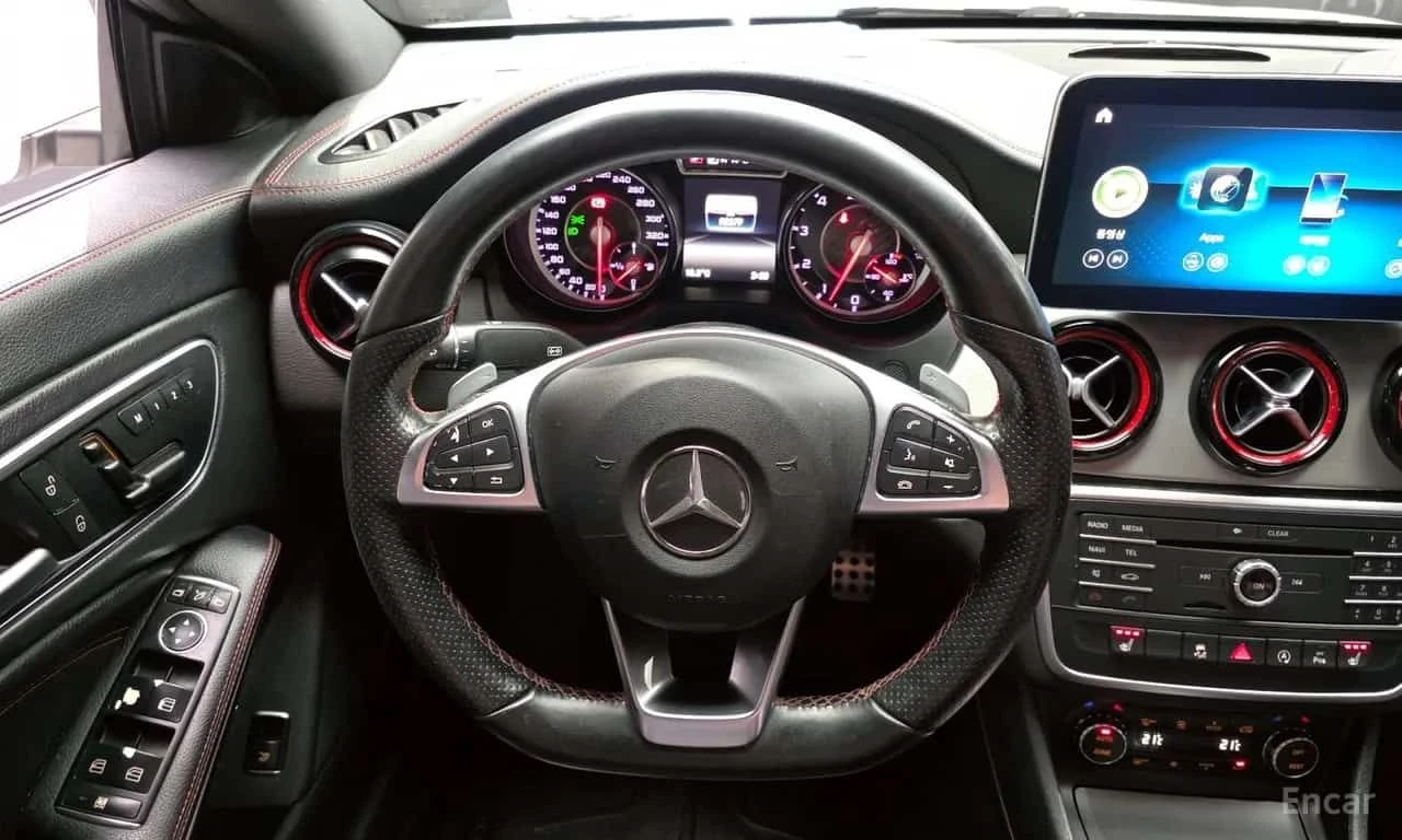 Mercedes-Benz CLA * CLA45 AMG 4MATIC * CARFAX * ЦЕНА ДО БГ, снимка 13 - Автомобили и джипове - 55510325