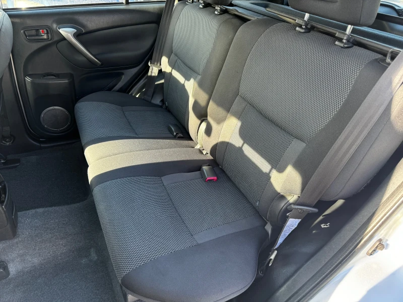 Toyota Rav4 2.0 D4D 116kc 4x4 Италия, снимка 12 - Автомобили и джипове - 52847169