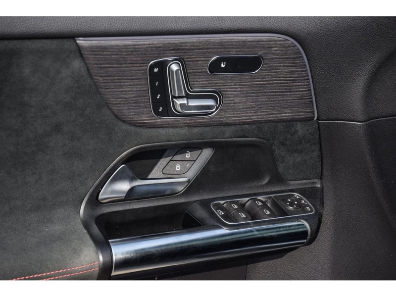 Mercedes-Benz GLA * CARFAX * ЦЕНА ДО БЪЛГАРИЯ, снимка 8 - Автомобили и джипове - 52878143