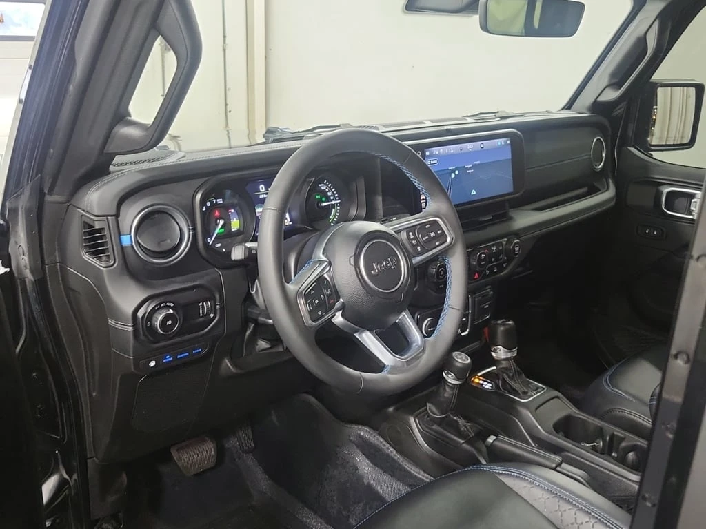 Jeep Wrangler * HIGH ALTITUDE * CARFAX *  - изображение 10