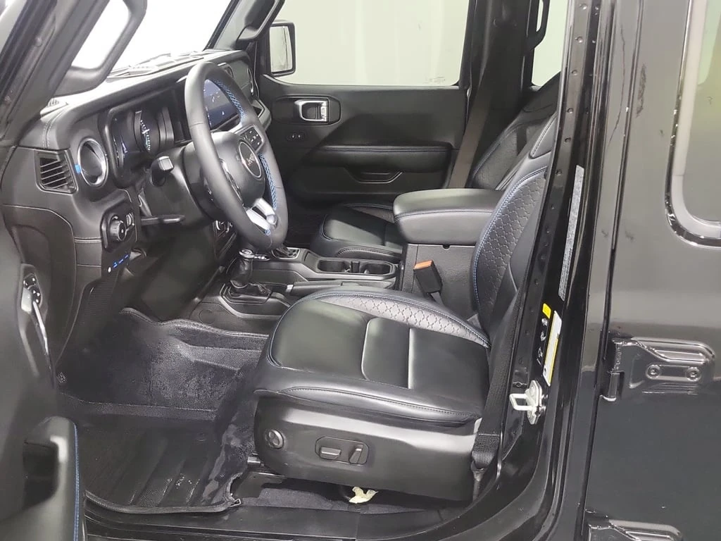 Jeep Wrangler * HIGH ALTITUDE * CARFAX *  - изображение 5