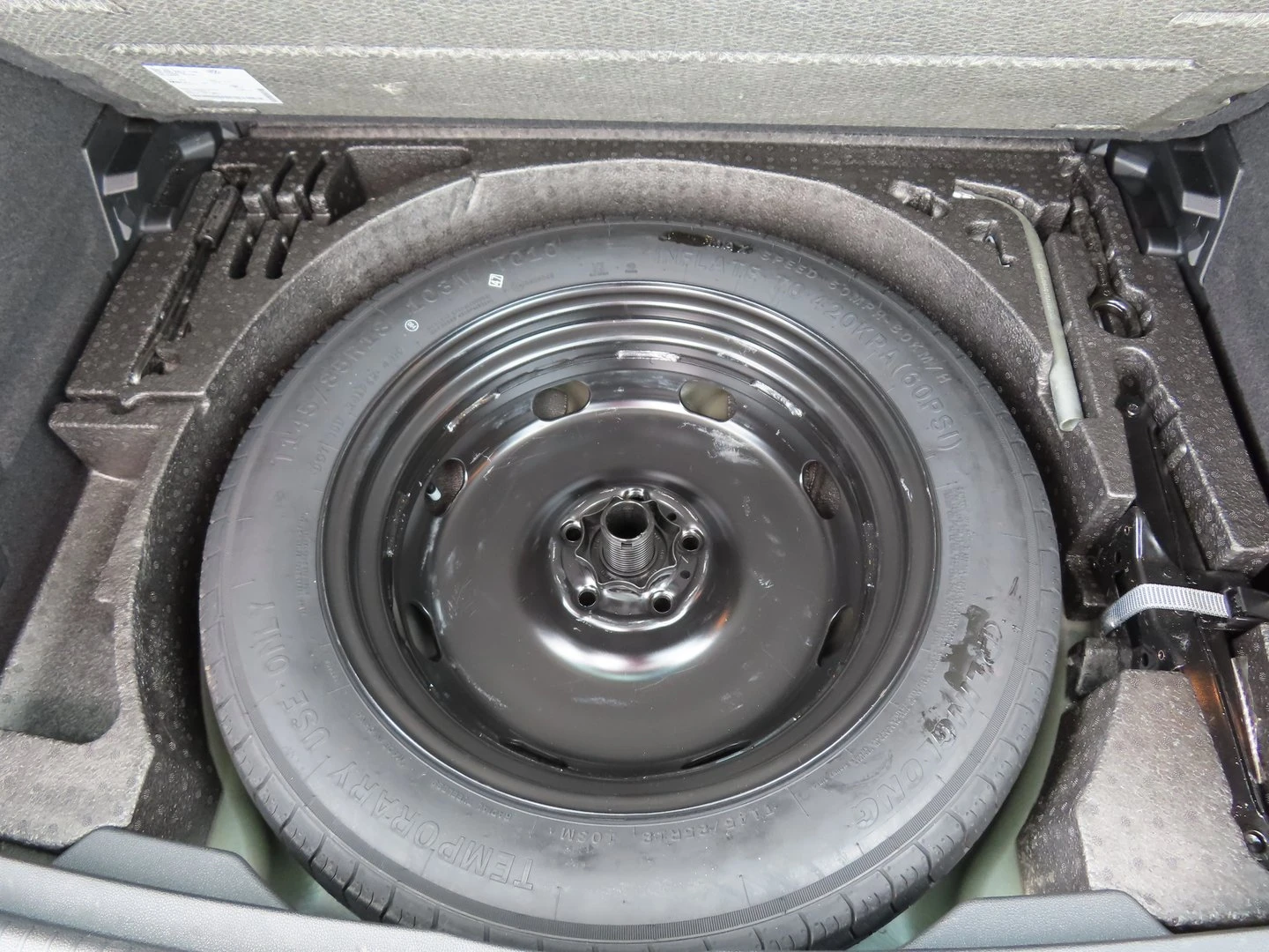 VW Tiguan, снимка 16 - Автомобили и джипове - 56420840