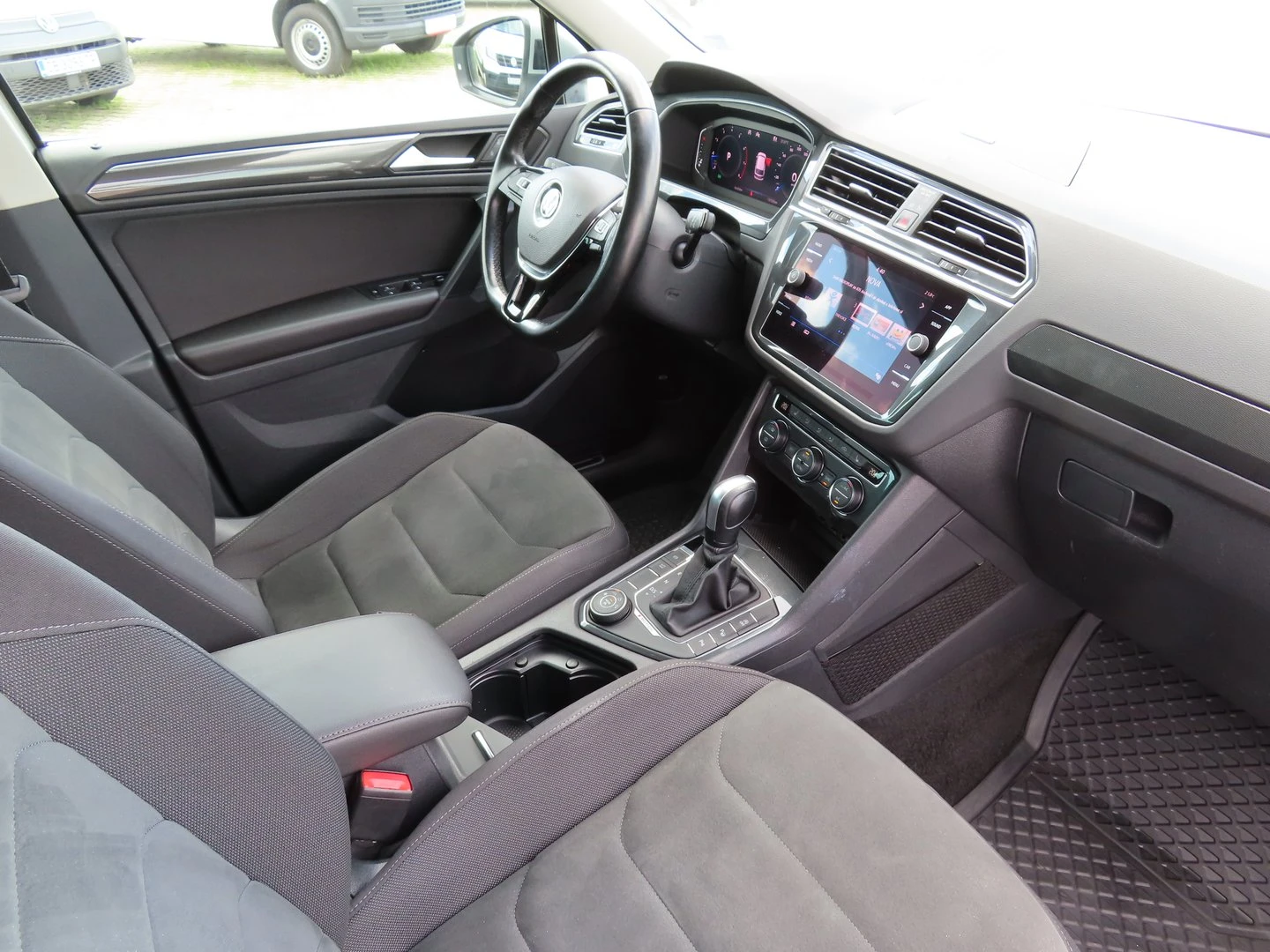VW Tiguan, снимка 6 - Автомобили и джипове - 56420840