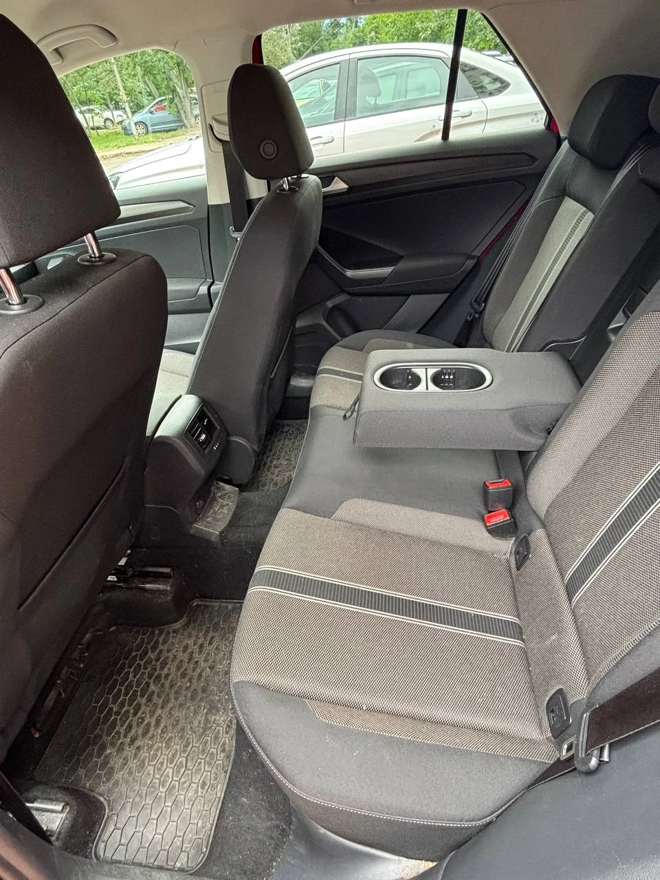VW T-Roc, снимка 12 - Автомобили и джипове - 55171348