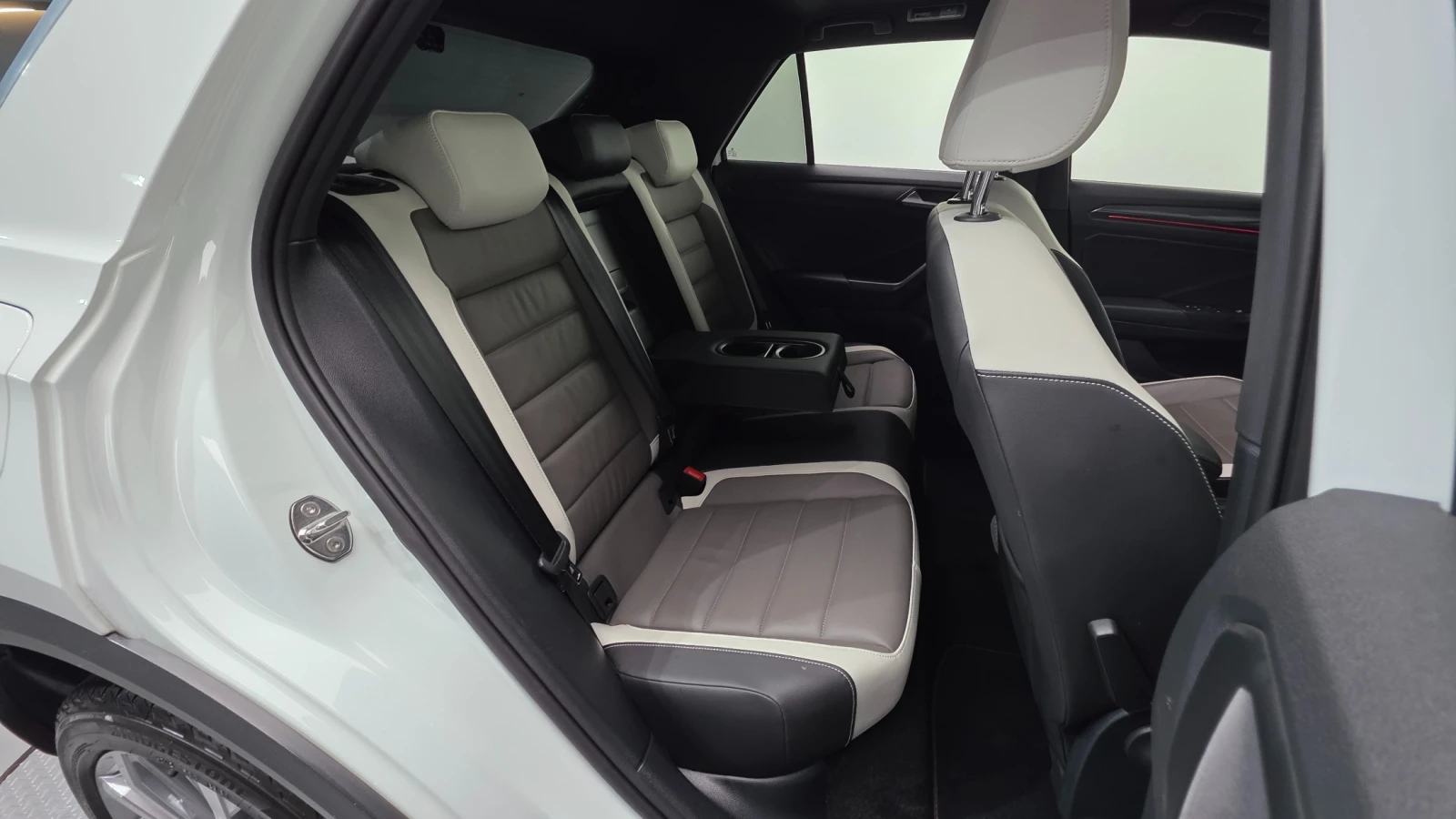VW T-Roc Prestige | Keyless | LED, снимка 9 - Автомобили и джипове - 55492203