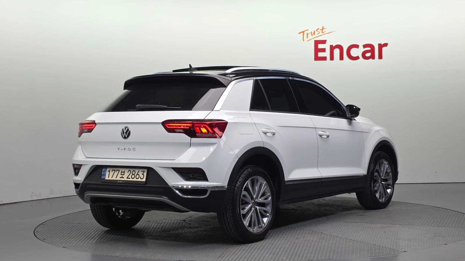VW T-Roc Prestige | Keyless | LED, снимка 2 - Автомобили и джипове - 55492203
