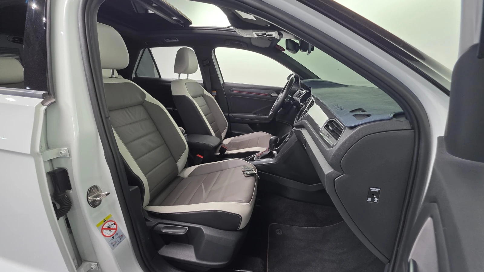 VW T-Roc Prestige | Keyless | LED, снимка 8 - Автомобили и джипове - 55492203