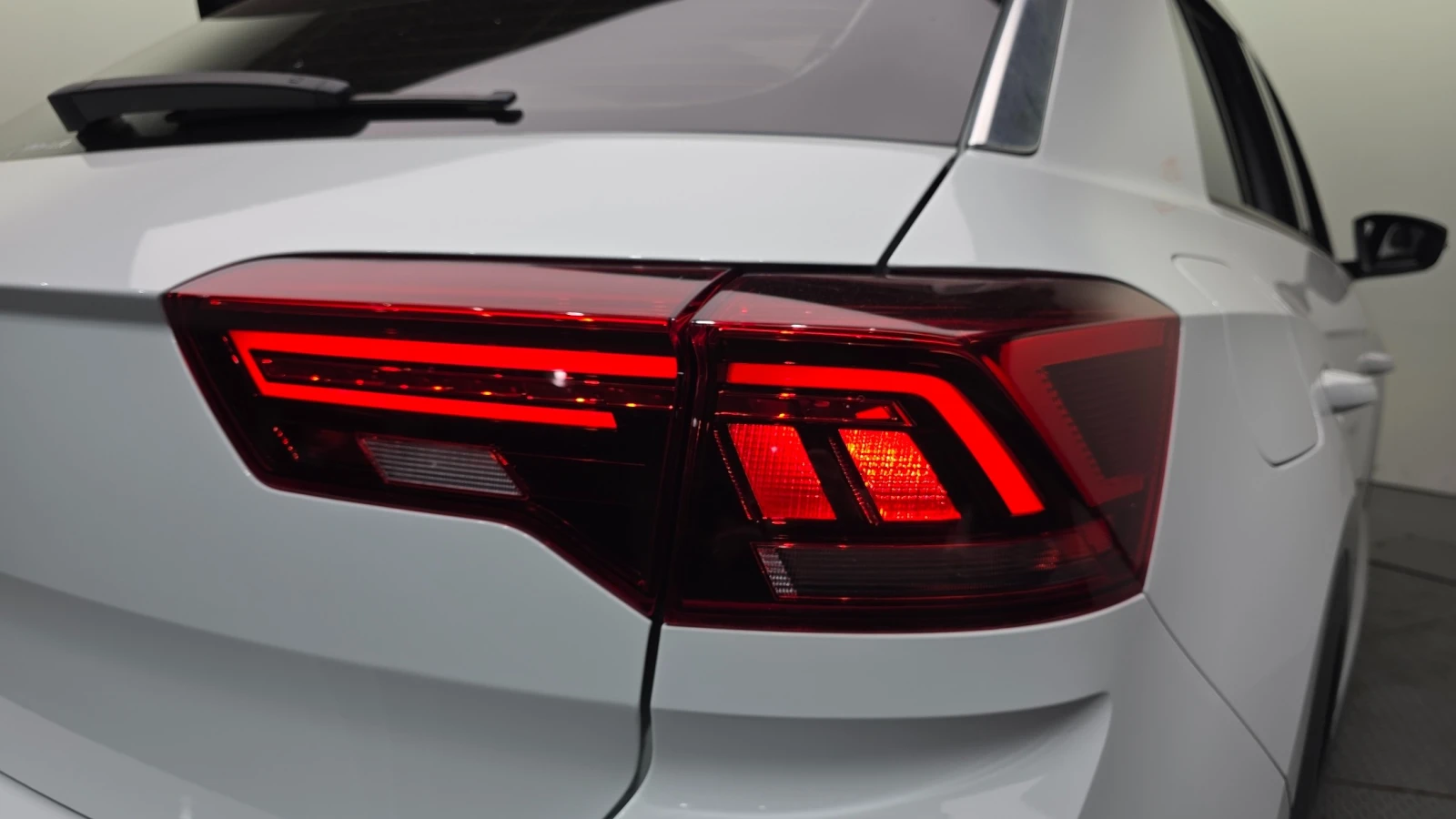 VW T-Roc Prestige | Keyless | LED, снимка 4 - Автомобили и джипове - 55492203