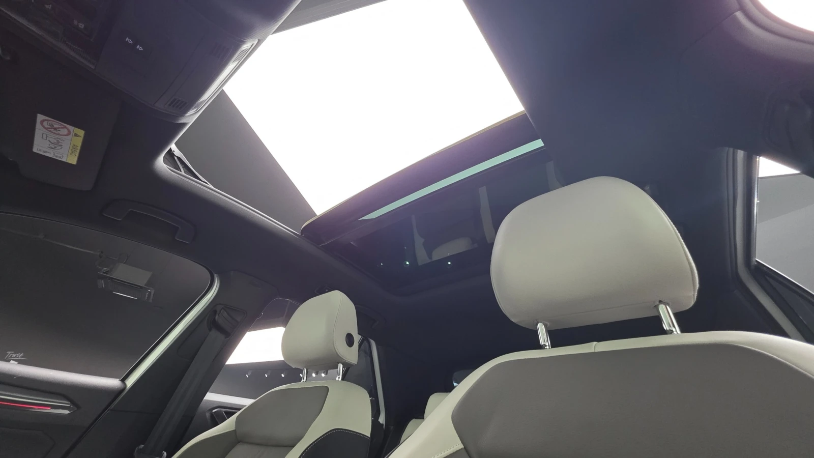 VW T-Roc Prestige | Keyless | LED, снимка 12 - Автомобили и джипове - 55492203