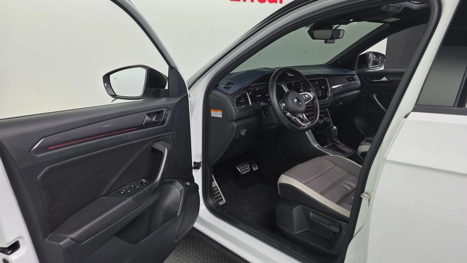 VW T-Roc Prestige | Keyless | LED, снимка 7 - Автомобили и джипове - 55492203