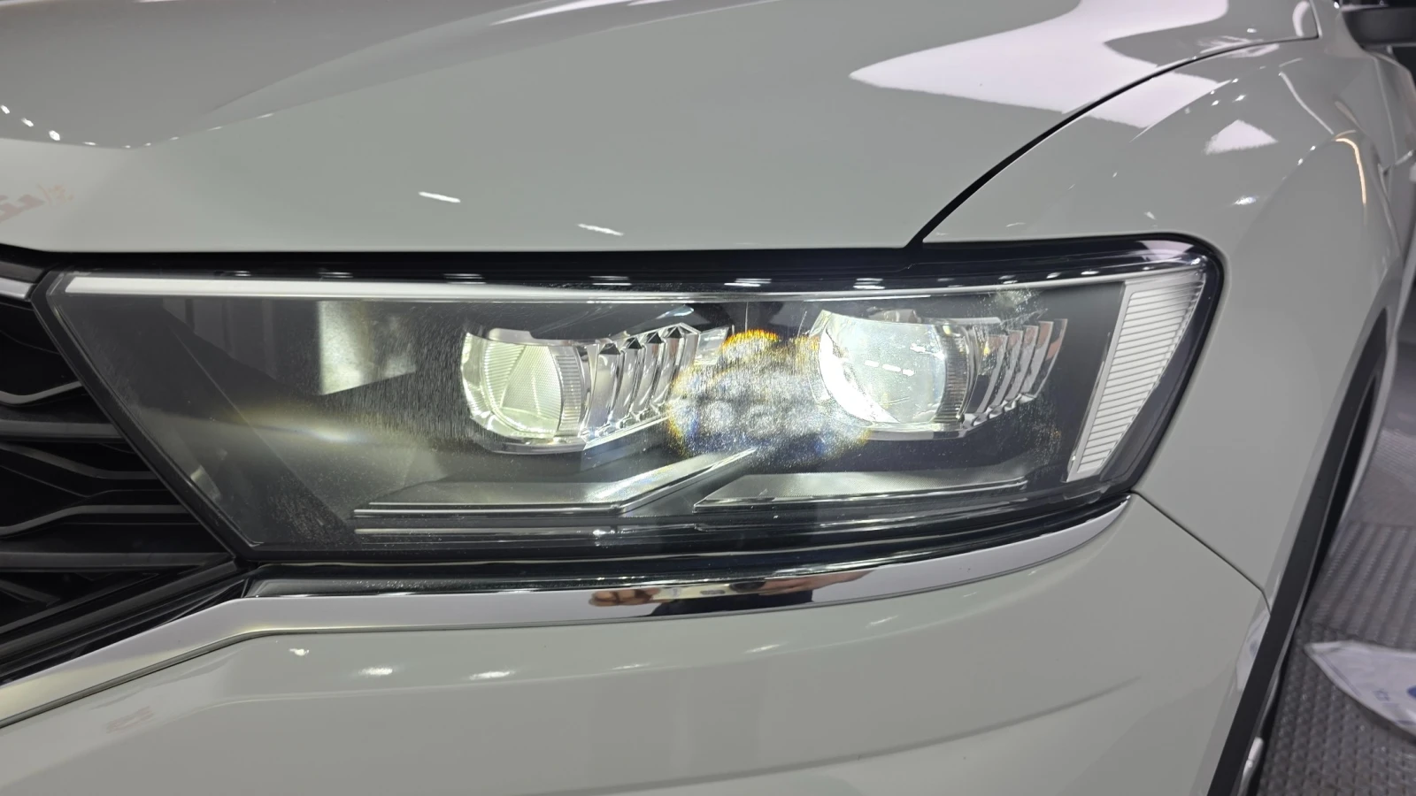 VW T-Roc Prestige | Keyless | LED, снимка 3 - Автомобили и джипове - 55492203
