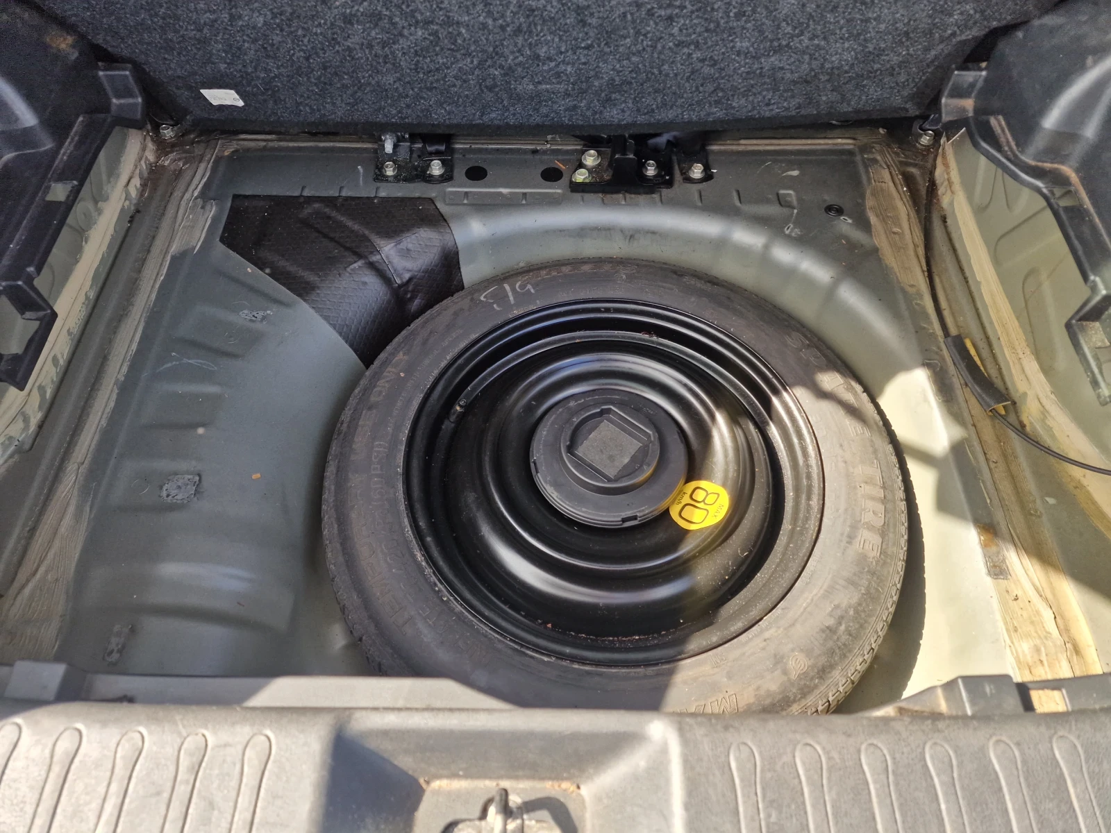 Nissan Juke, снимка 15 - Автомобили и джипове - 56289227
