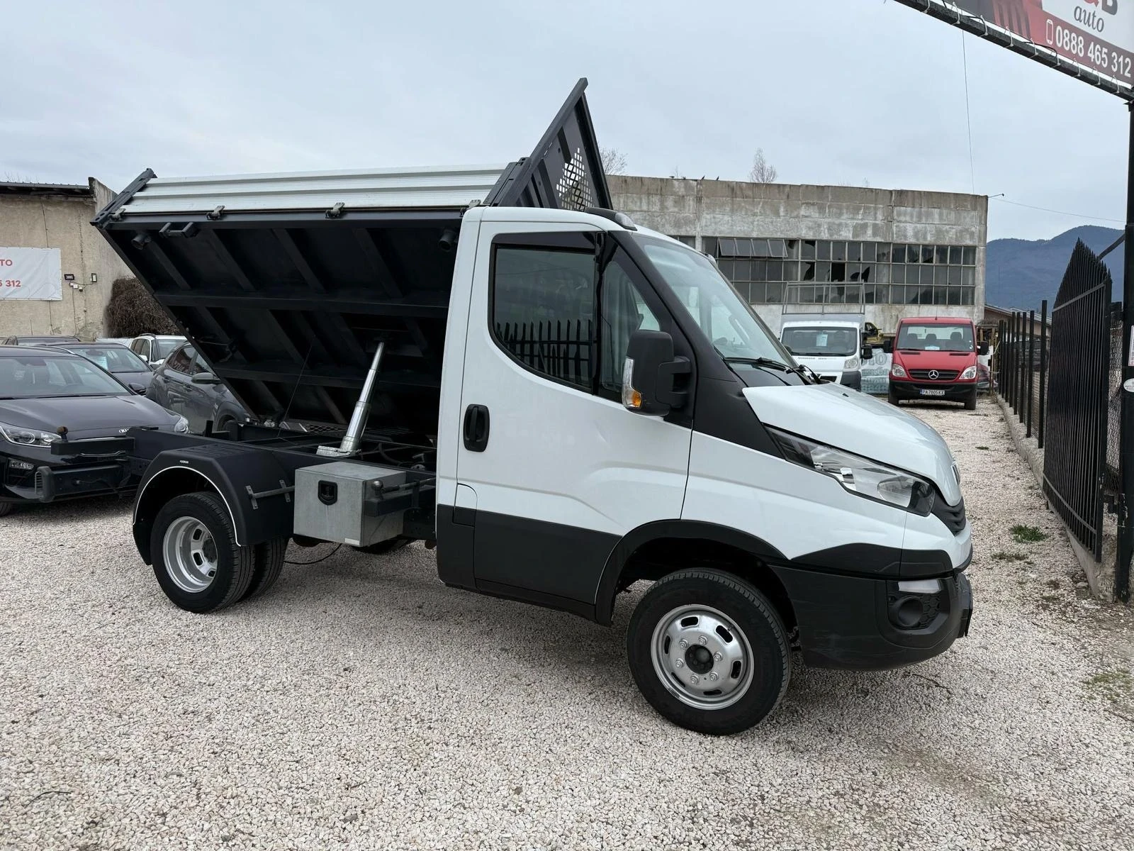 Iveco Daily 2.3 Дизел, 2018г., ЕВРО 6В, Тристранен самосвал - изображение 2