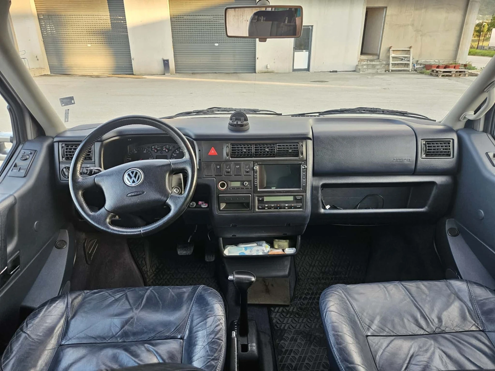 VW Caravelle, снимка 9 - Бусове и автобуси - 54605221
