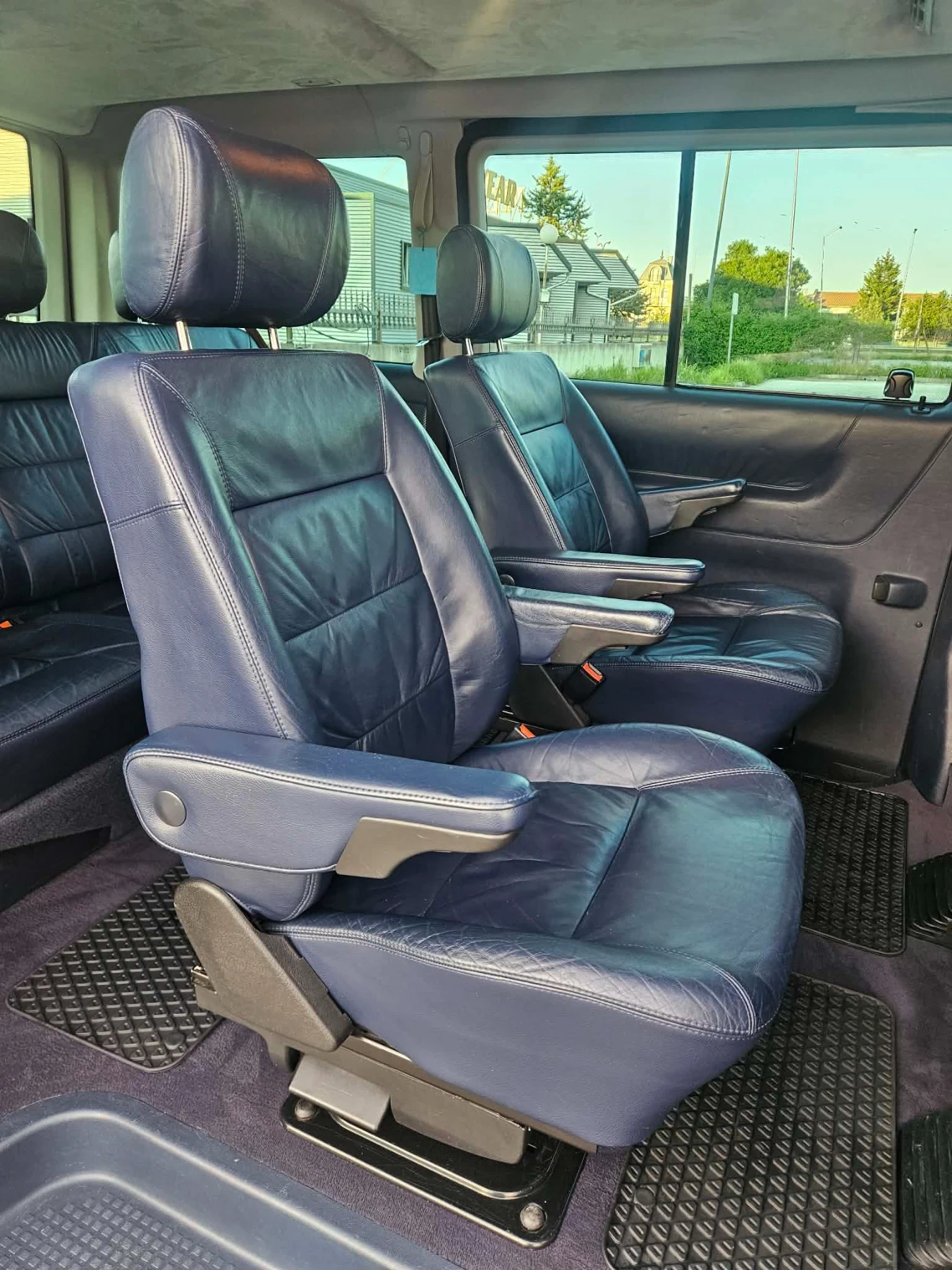 VW Caravelle, снимка 13 - Бусове и автобуси - 54605221