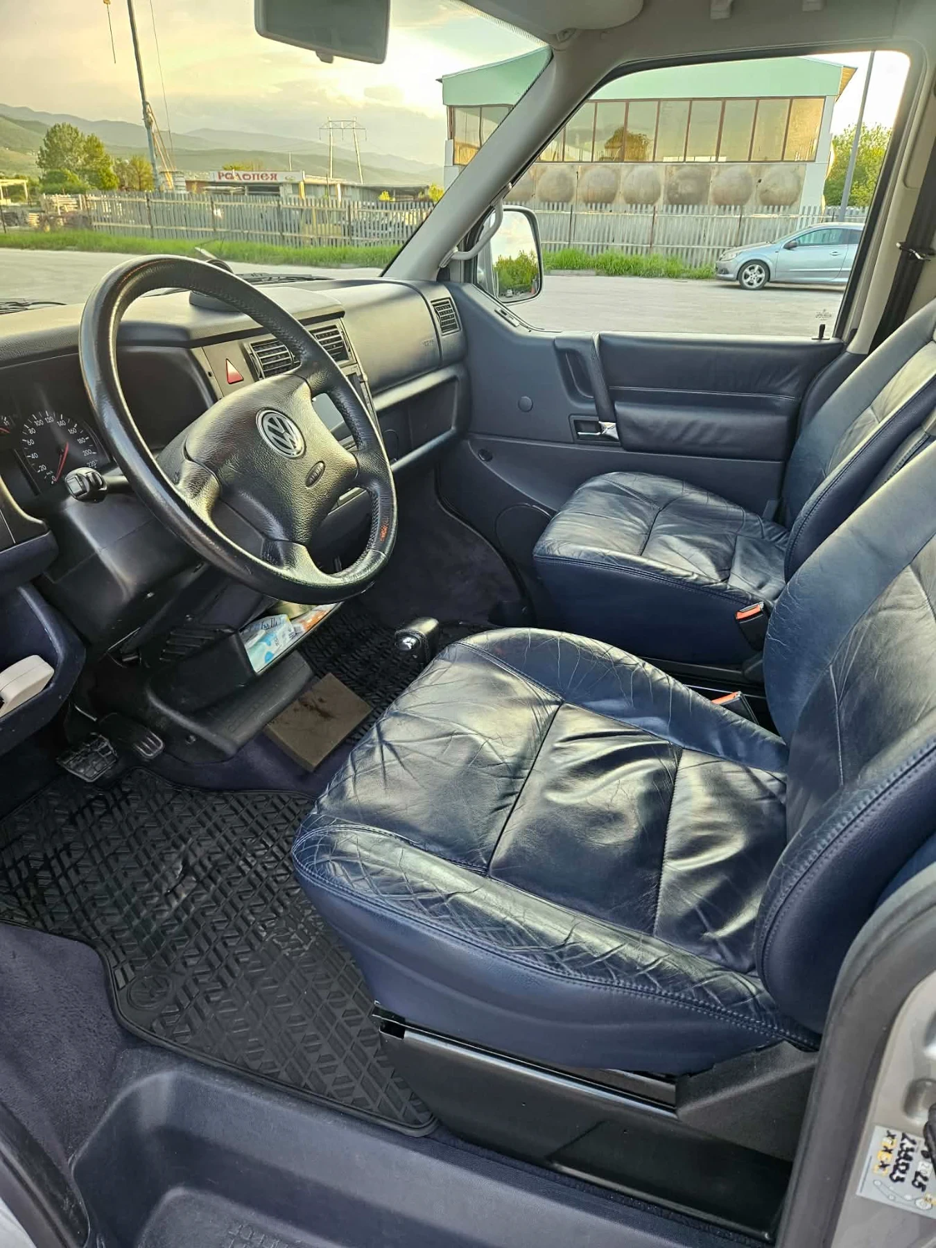 VW Caravelle, снимка 11 - Бусове и автобуси - 54605221