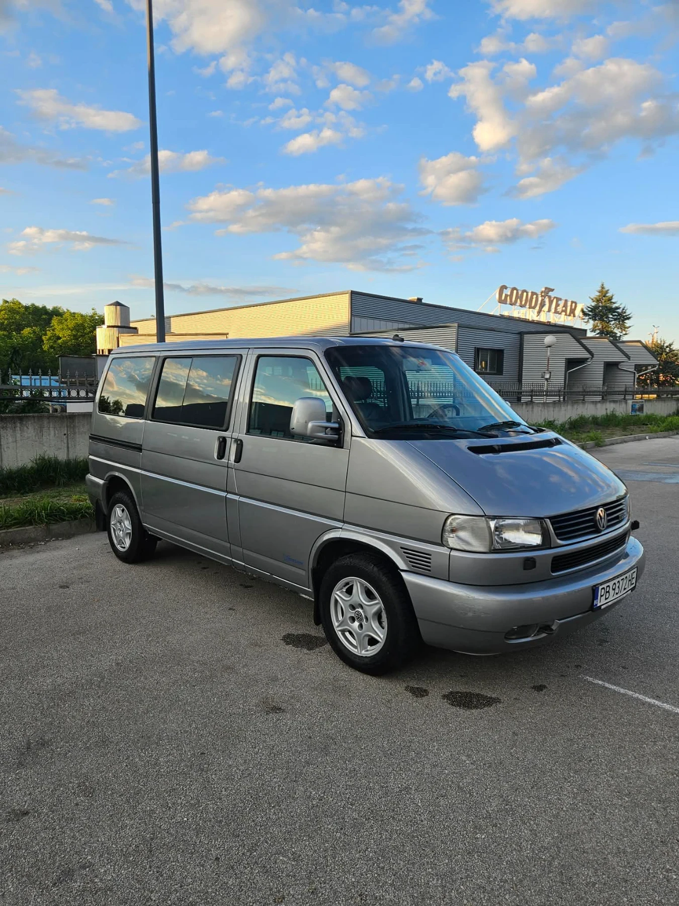 VW Caravelle, снимка 2 - Бусове и автобуси - 54605221