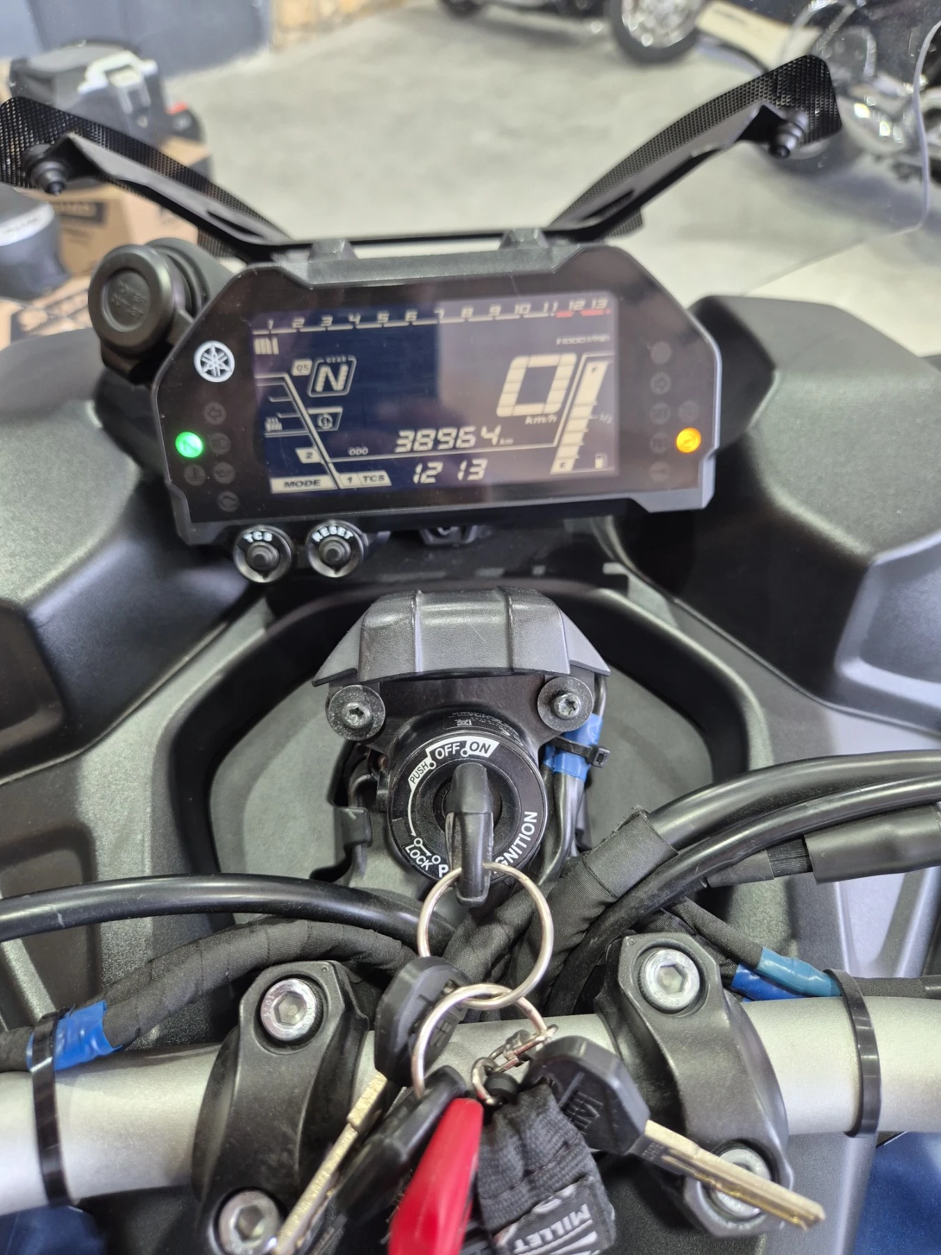 Yamaha Mt-09 NIKEN GT 38000км!!!Нов внос от ШВЕЙЦАРИЯ, ТОП!!!, снимка 17 - Мотоциклети и мототехника - 55737618