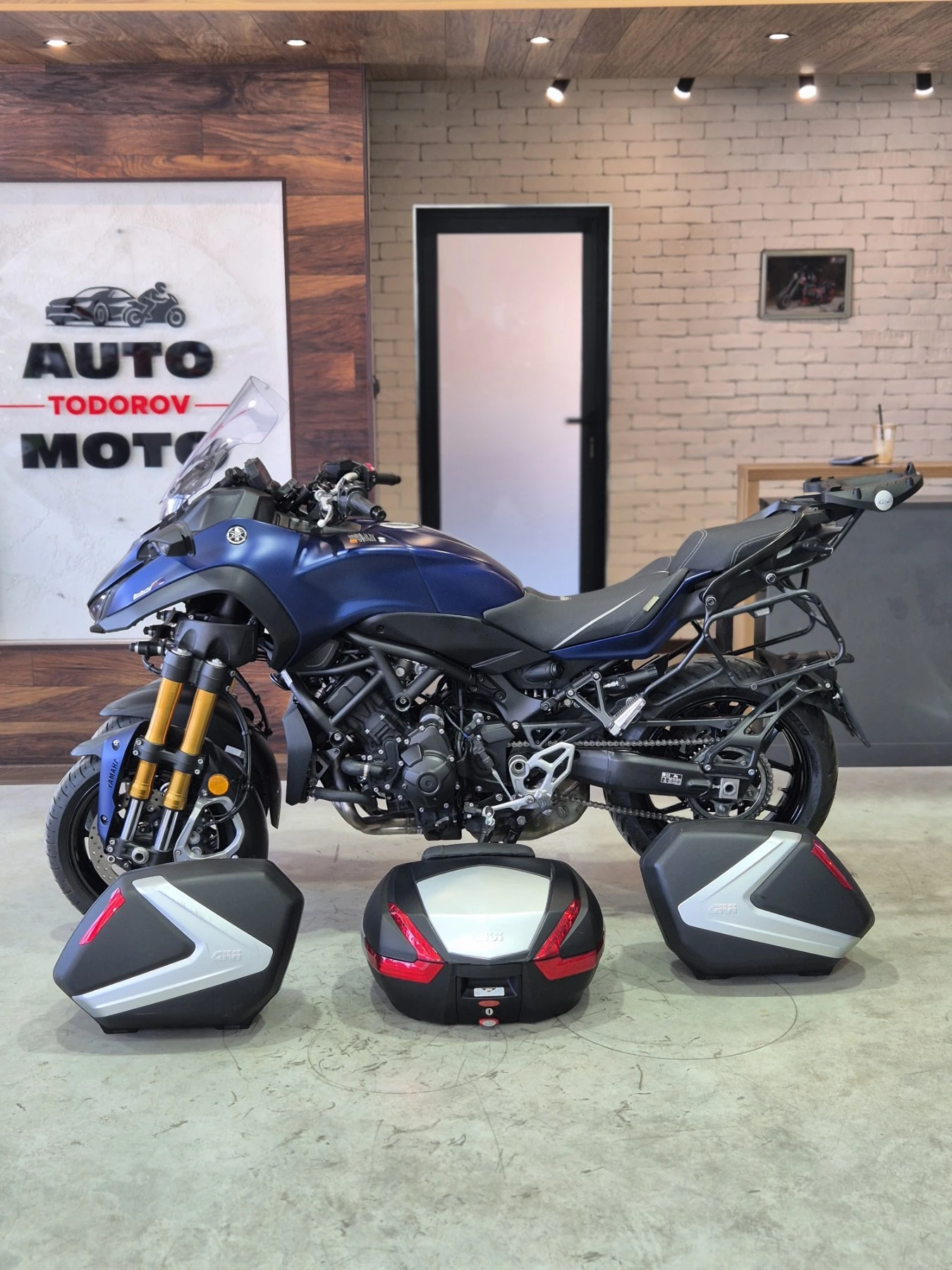 Yamaha Mt-09 NIKEN GT 38000км!!!Нов внос от ШВЕЙЦАРИЯ, ТОП!!!, снимка 4 - Мотоциклети и мототехника - 55737618